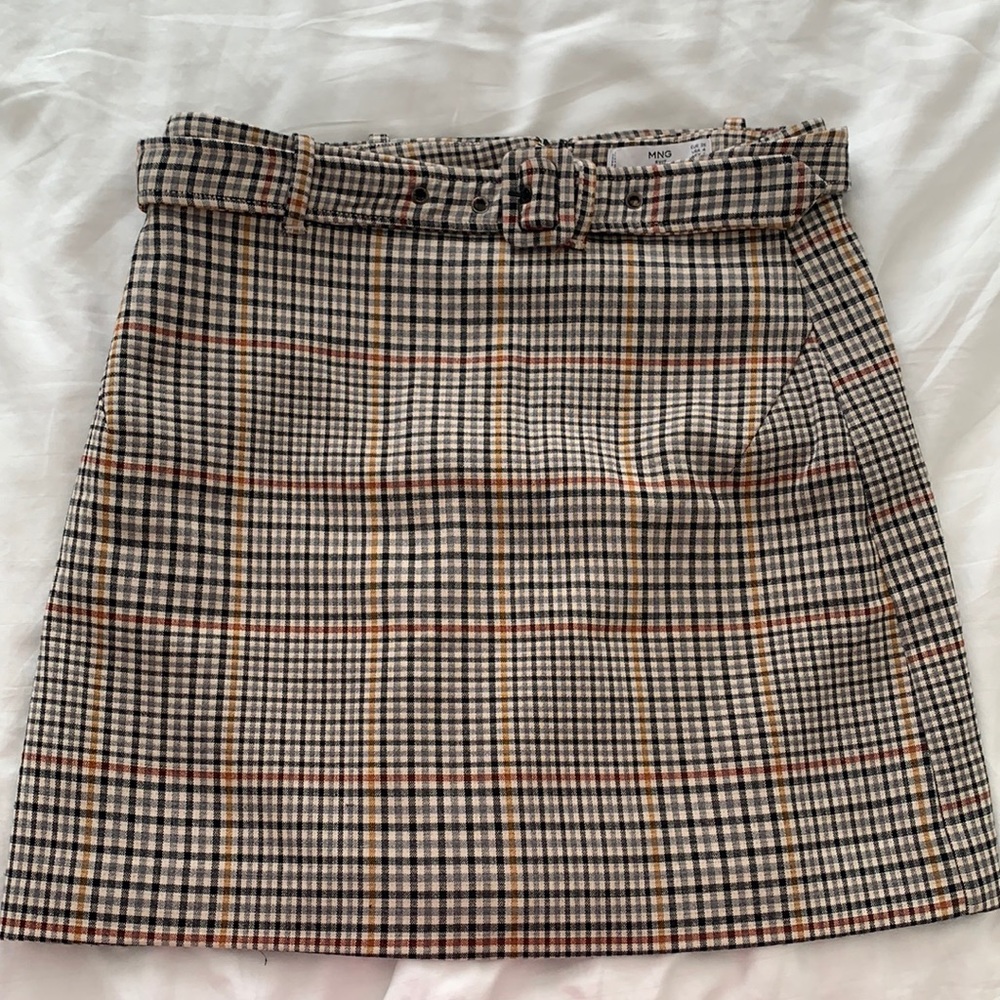 Classy and sassy skirt